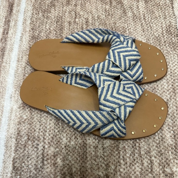Universal Thread Sandals - Picture 3 of 7